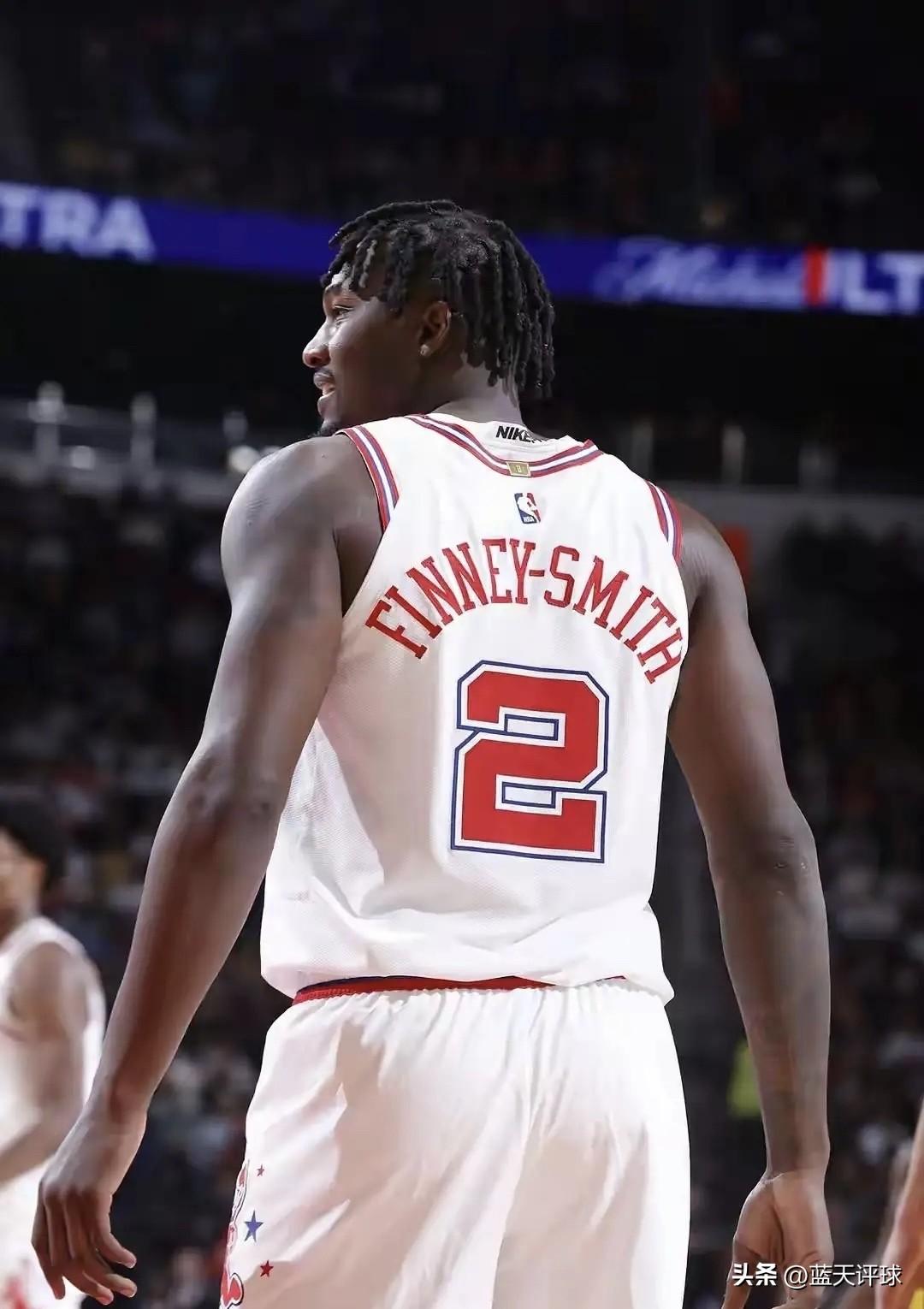 芬尼史密斯废了！火箭交易吧！

火箭休赛期3年4200万美元引进的芬尼-史密斯，