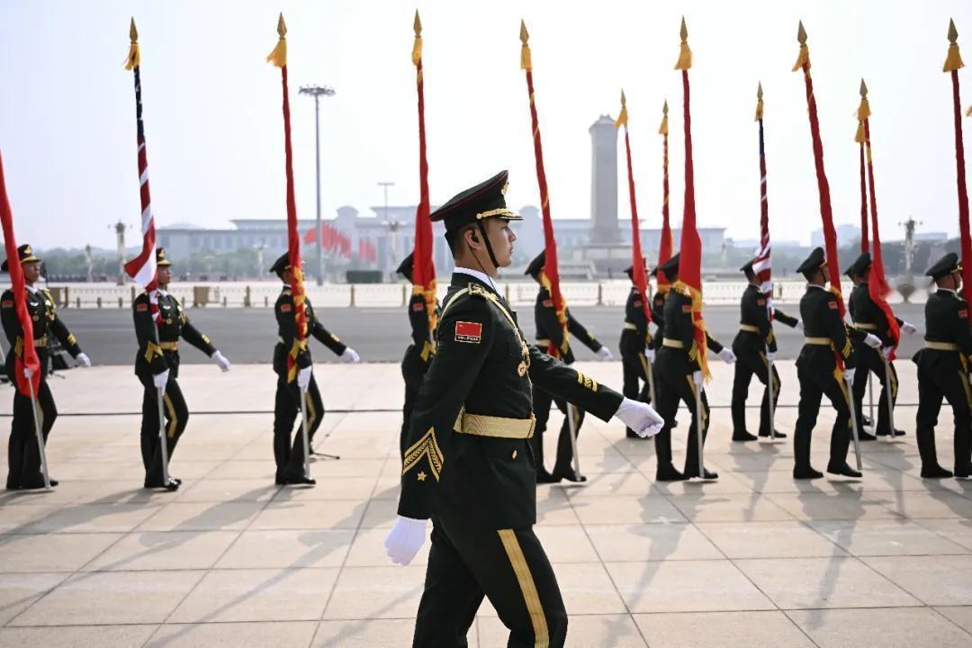 高清大图！法新社镜头下的中国军人太帅了！气场拉满尽显大国排面！！！法新社镜头下的