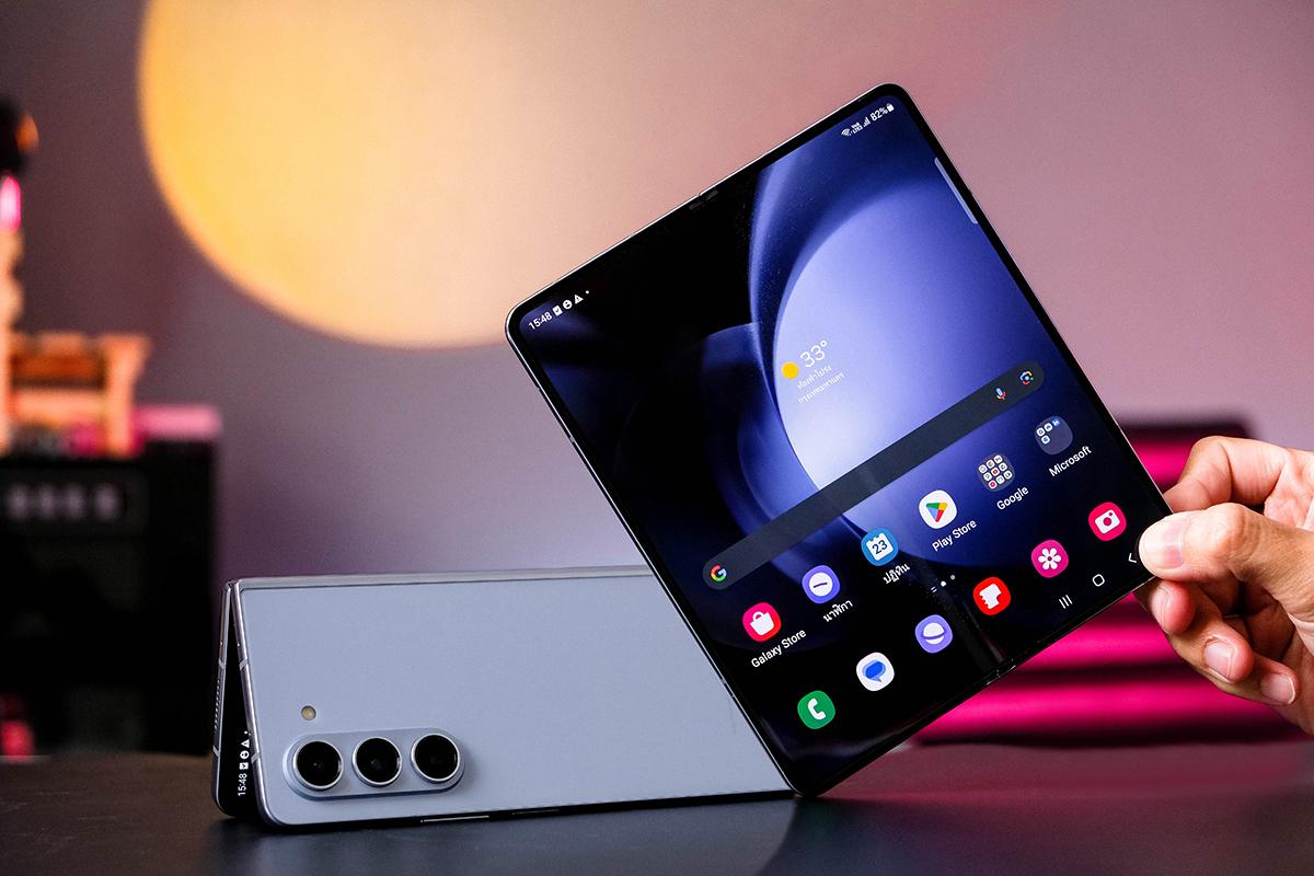 [机智][抠鼻]三星W25/Galaxy Z Fold6 Slim或迎钛金属背板