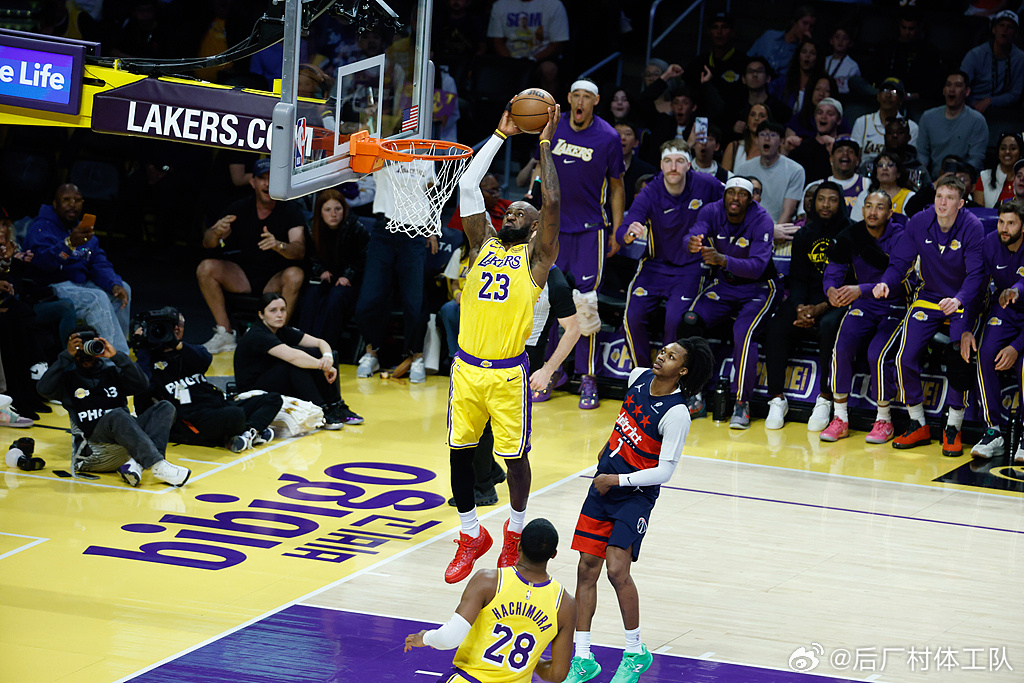 湖人战胜奇才詹姆斯继续刷新历史最老三双 东契奇停赛，湖人依旧大胜奇才，詹姆斯21