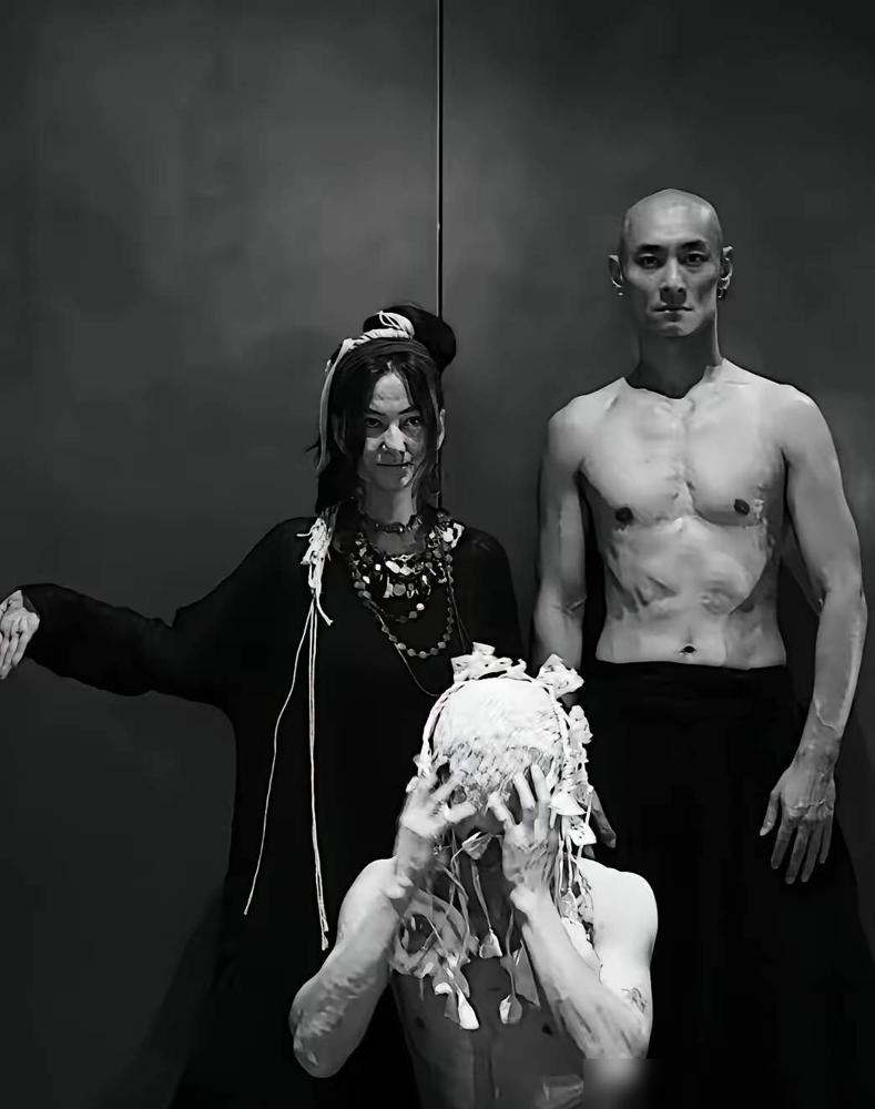 什么叫现实！
出了事，当初捧你的人跑得比谁都快！
音乐人叶松原，把日式鼓包装