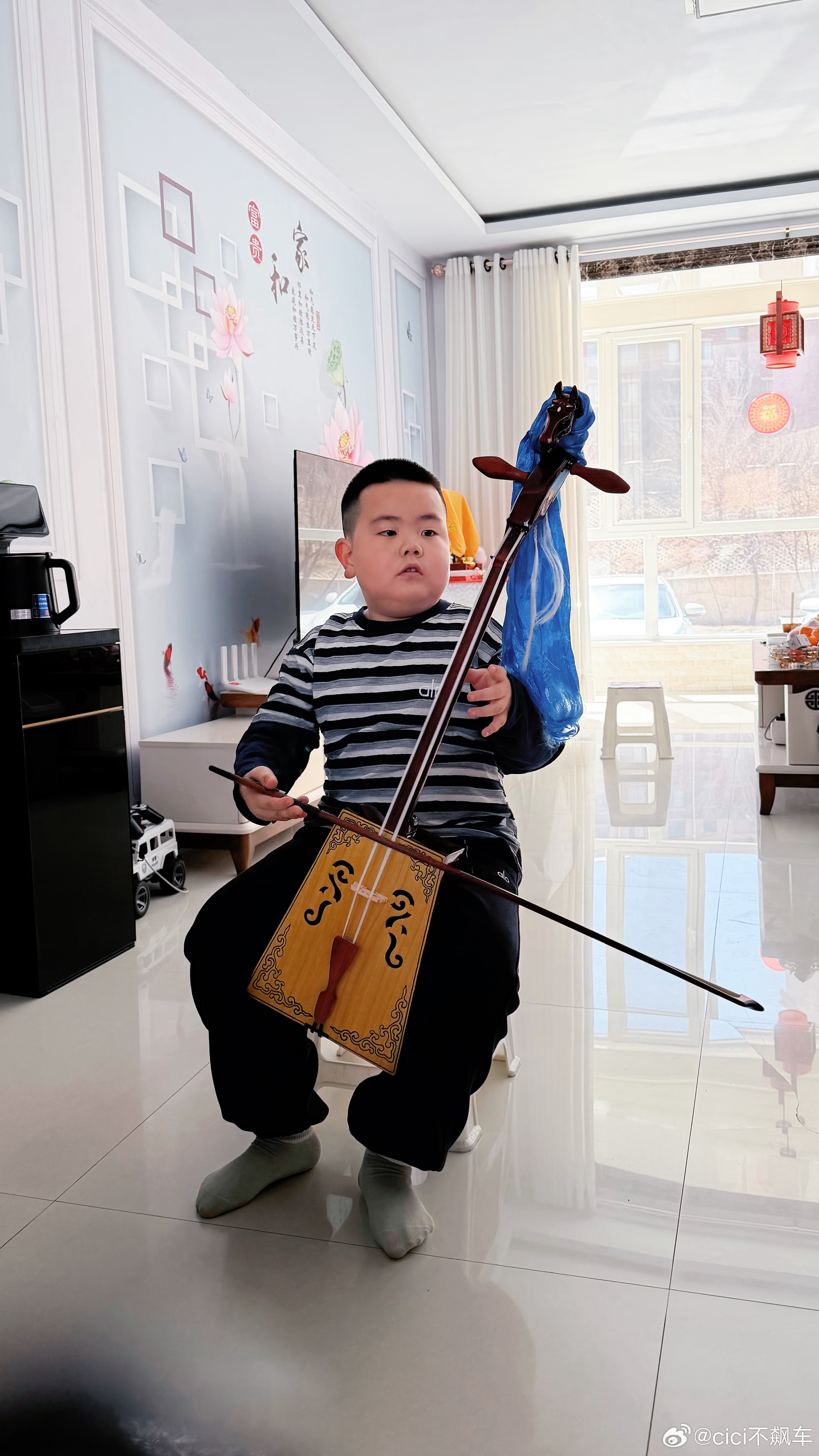 达茂旗的蒙族小男子汉，主动要给我们展示马头琴民族文化后继有人，真好👏 包头·达