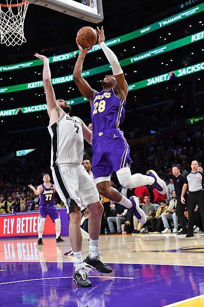 八村塁本身就是个只会投篮和空切的得分手和投手，防守能力非常糟糕，就是个漏勺。结果