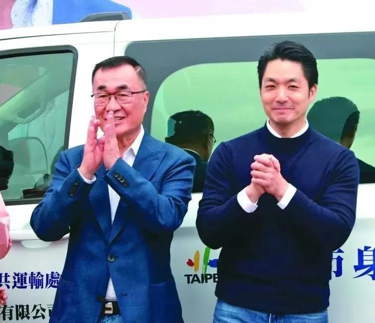 台“蓝白握手”，民调出炉，蒋万安力挺李四川

新北市选战蓝白阵营整合，今天（6月