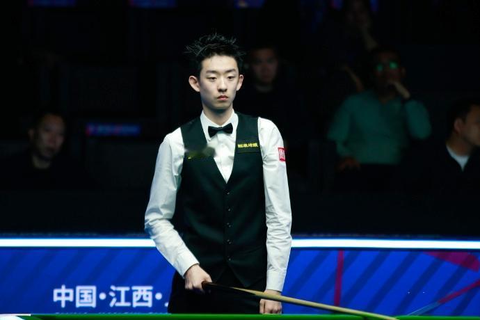 吴宜泽5-4险胜，晋级16强！

北京时间3月18日下午，玉山斯诺克世界公开赛刚