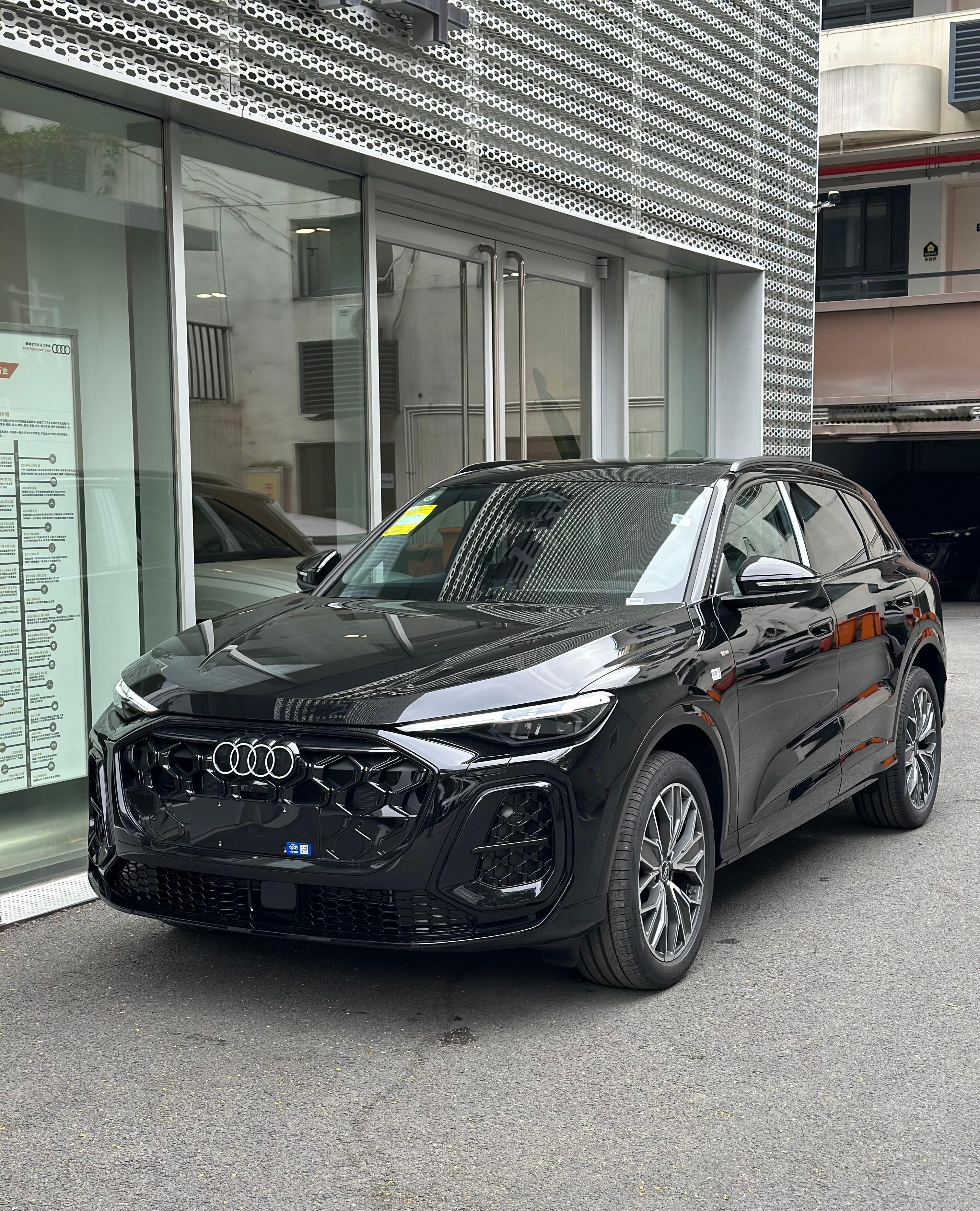 全新Q5L千万用户版指导价332800优惠直减25000裸车307800不包含任