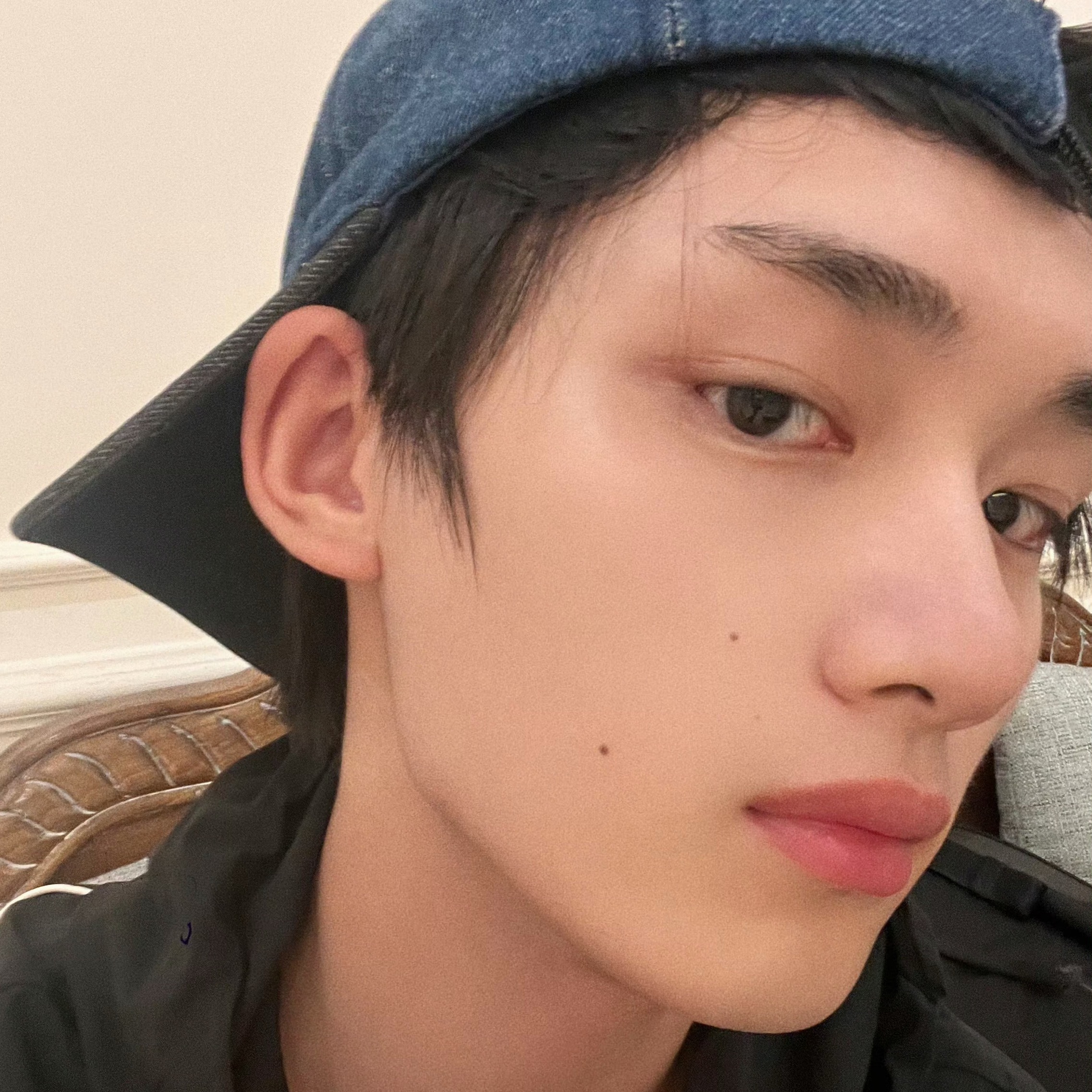 好萌吧这个小男孩就这么把每个痣都画了出来..🥹 