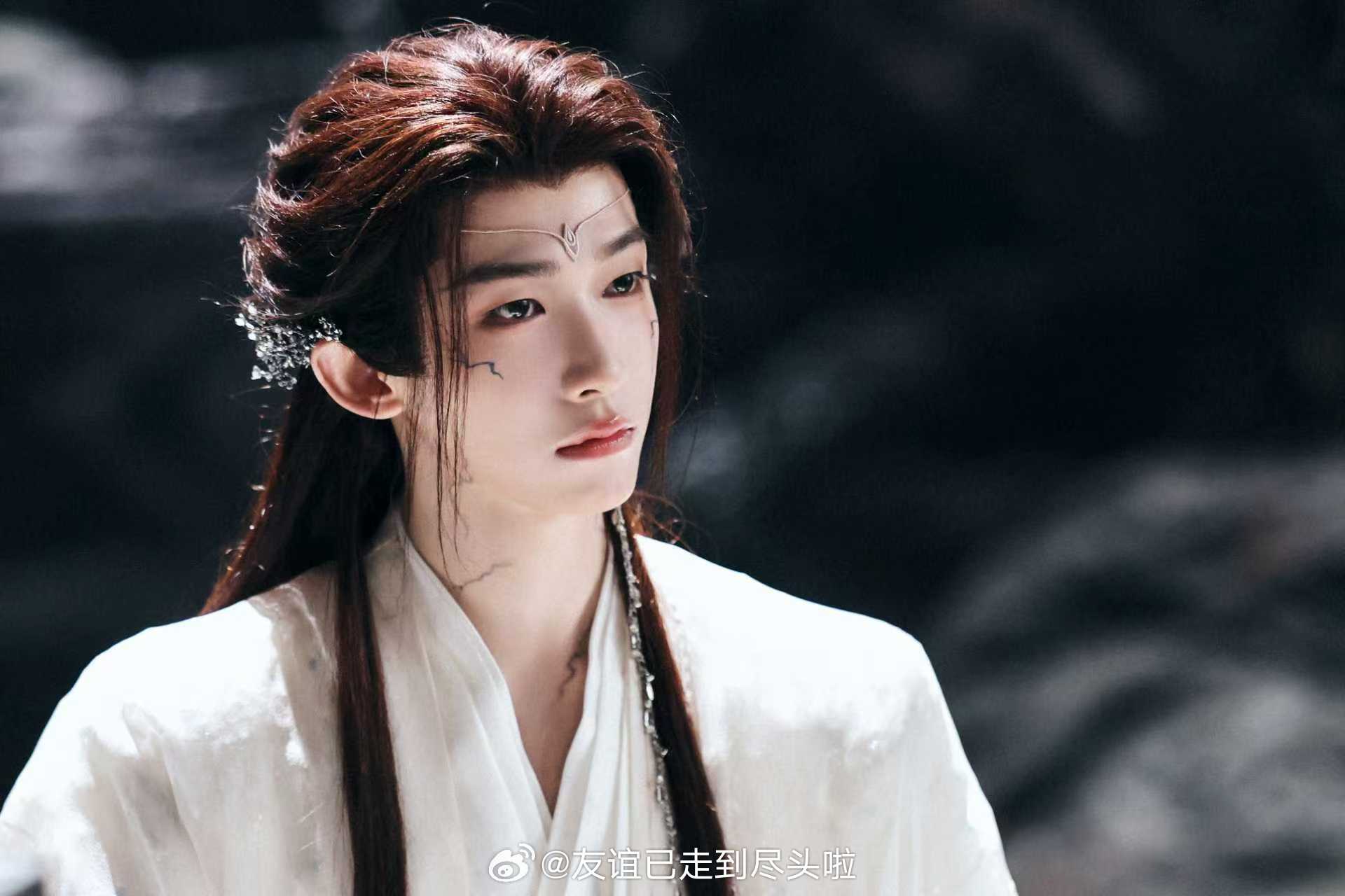 刘宇《月鳞绮纪》今天才出场，粉丝夸带动新观众入场，分时创新高。客串的角色也可以吹