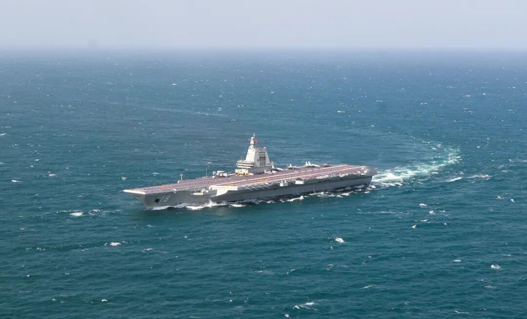 福建舰首次海上实兵训练 