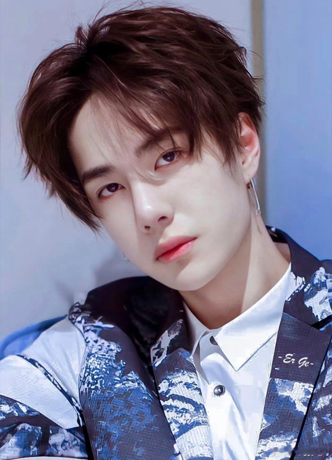 1、王一博终于不用再被公司疯狂“压榨”啦，那到2026年他到底能创造啥奇迹呢？咱