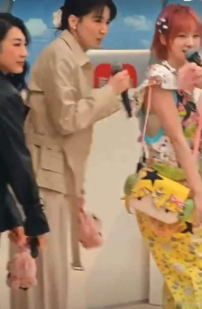 曾沛慈曾沛慈团现场复刻汤姆猫乘风2026沉浸在西装舞台的余热里无法自拔，曾沛慈《