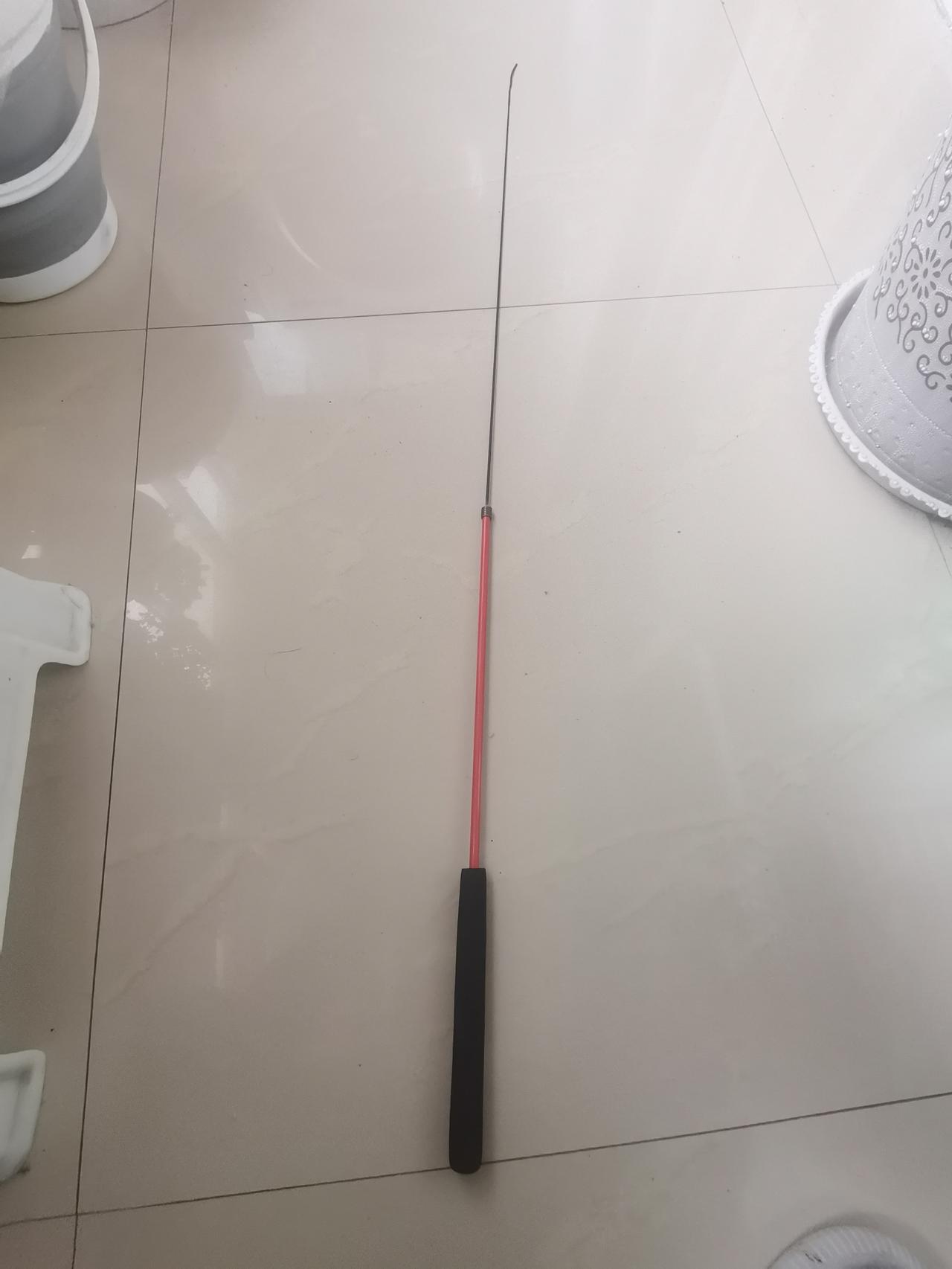 因为一根竿稍，做了一个微物杆。
前几天在办公室门外捡到一根鱼竿竿稍，完好无损。接