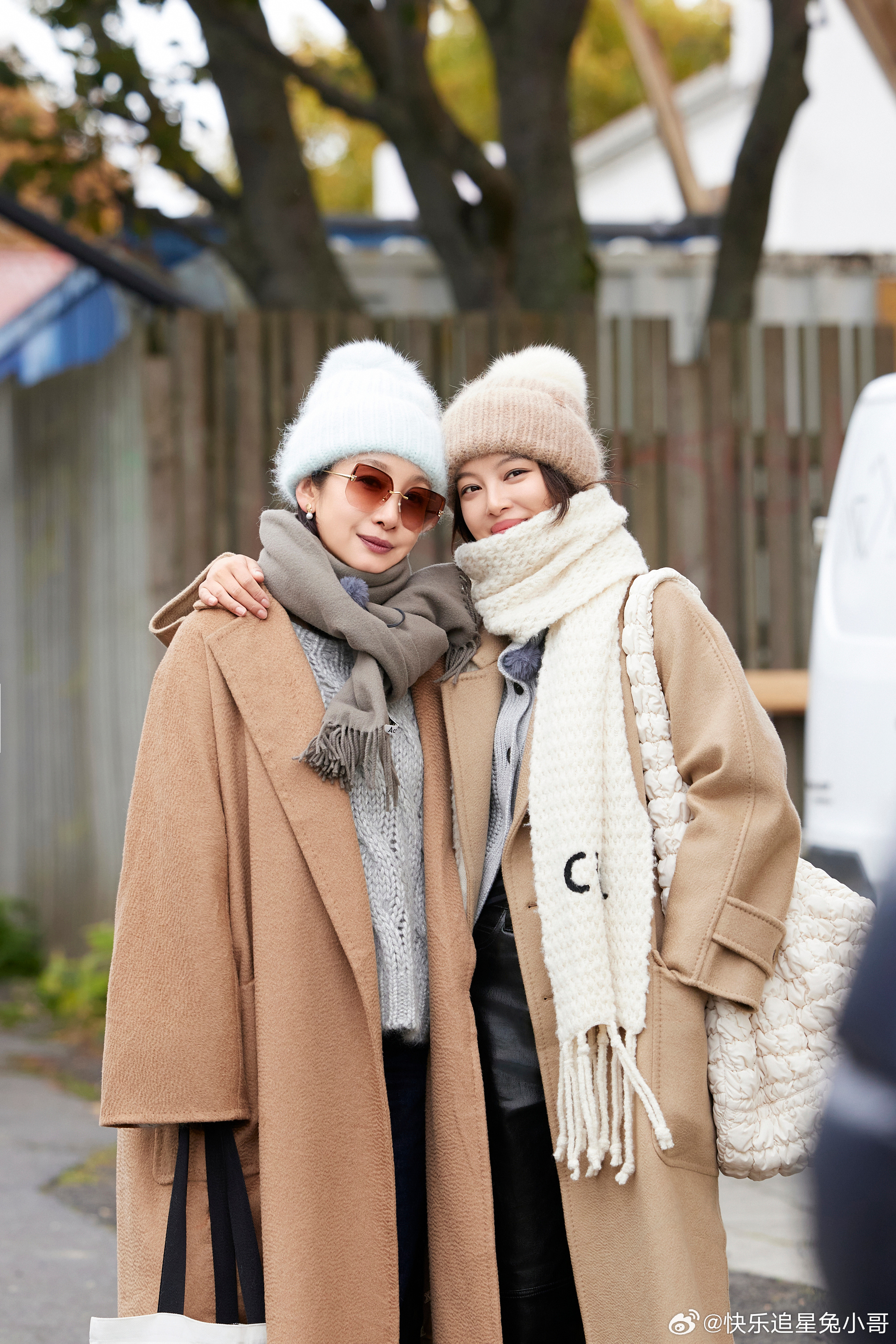 花少5售后来了，辛芷蕾为秦海璐主演的新片《我，许可》包场啦，友谊长存哇。电影我许