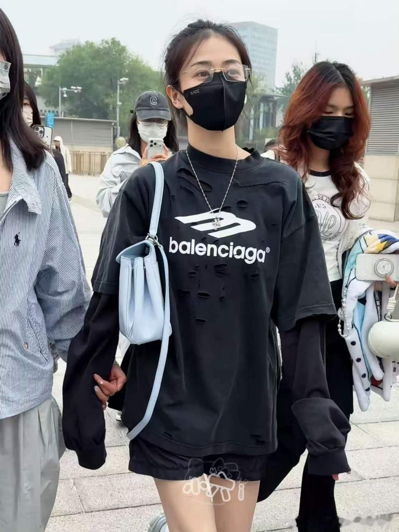 白鹿丞磊跑男合体白鹿丞磊跑男莫离剧宣 跑男今天这期嘉宾有丞磊，刚好白鹿是常驻，两