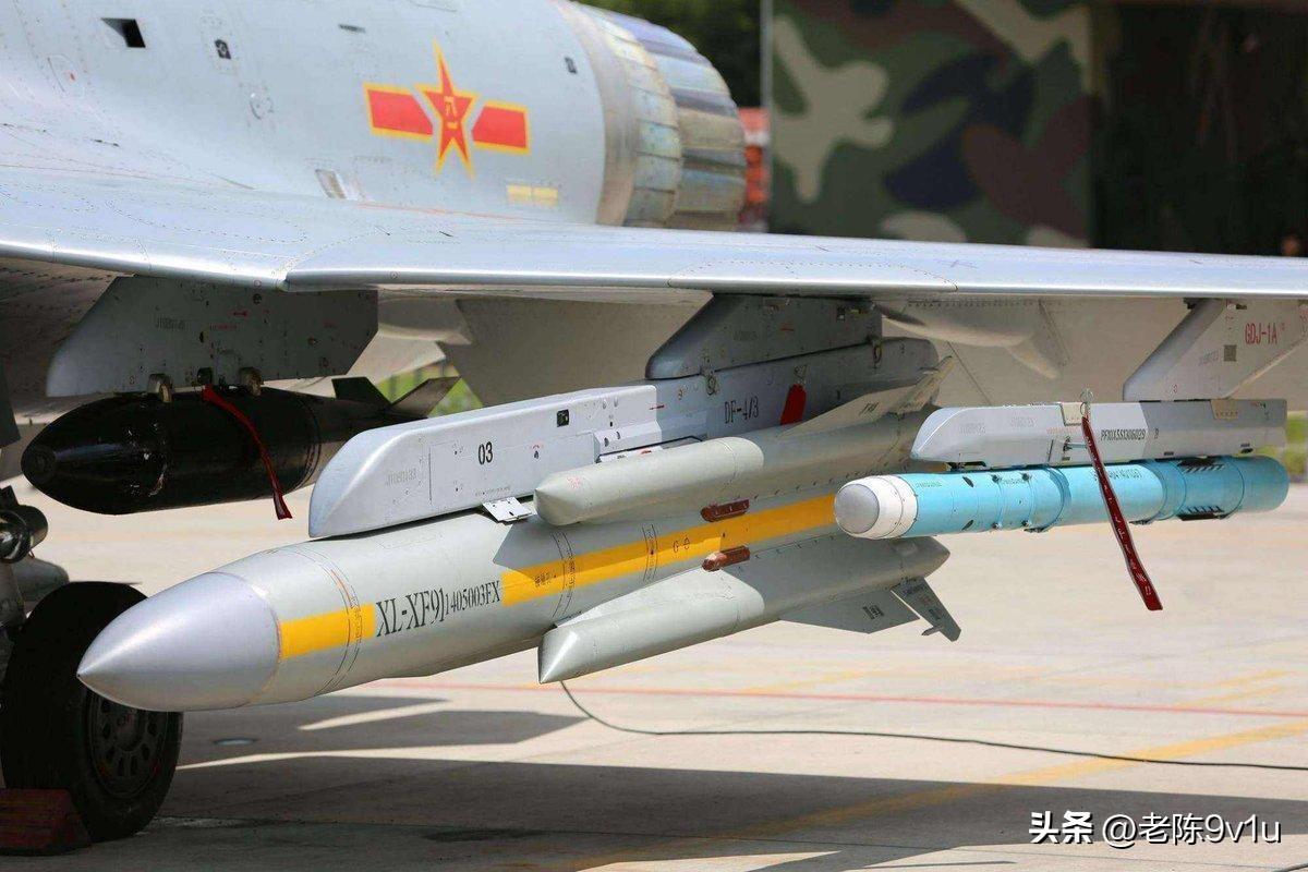 2022年5月26日，一架中国歼-16战斗机在南海接近澳大利亚P-8A巡逻机，并