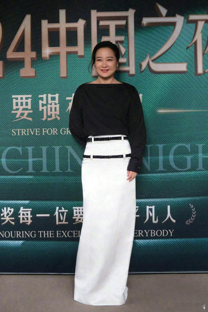 贾玲现身奥运会观看拳击比赛，为中国女选手加油助威。8月1日，有网友在巴黎奥运会的