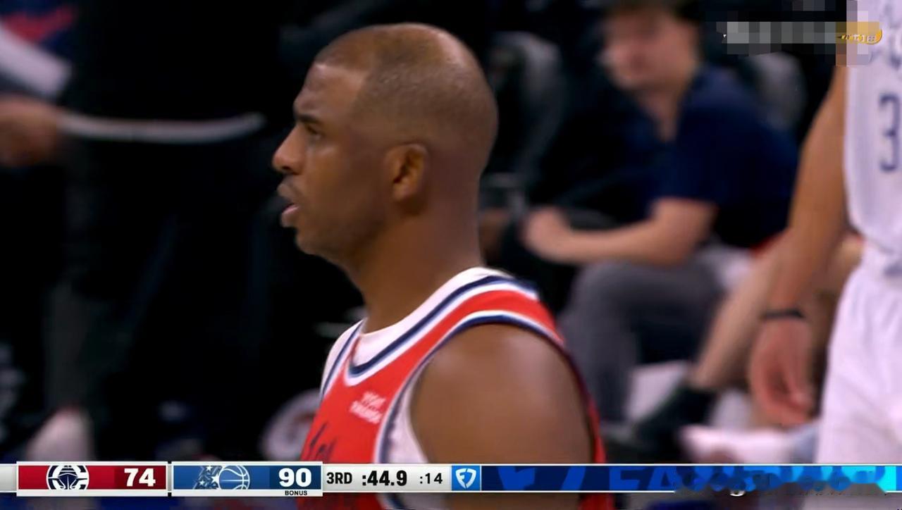 我恳求快船老将保罗立刻退役！今天快船在客场以101：129惨败于魔术，苦吞三连败