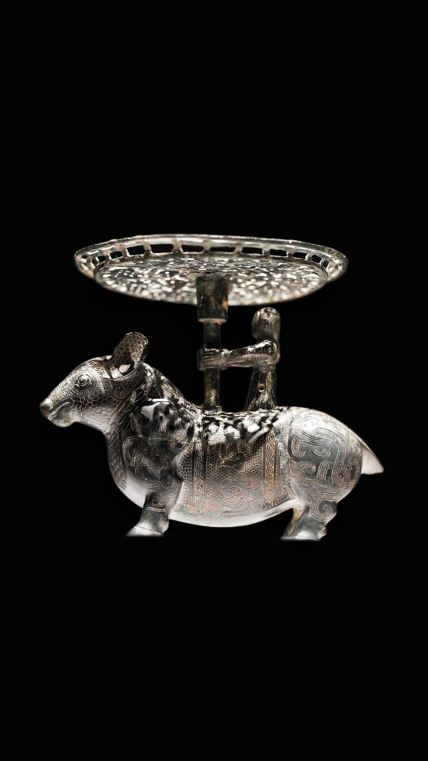 战国· 铜牺立人擎盘。凡祭祀，共其牺牲——《周礼·地官·牧人》  铜牺...