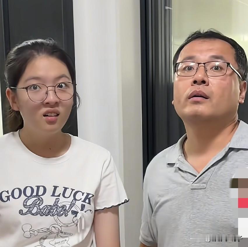 大艺开学了，期待的分班可以和王老师分开也破灭了，王老师有本事又在一个班级，气的大