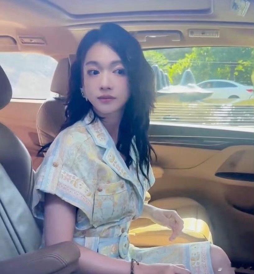 吴谨言是不是胖了一点，感觉更好看了。 ​​​