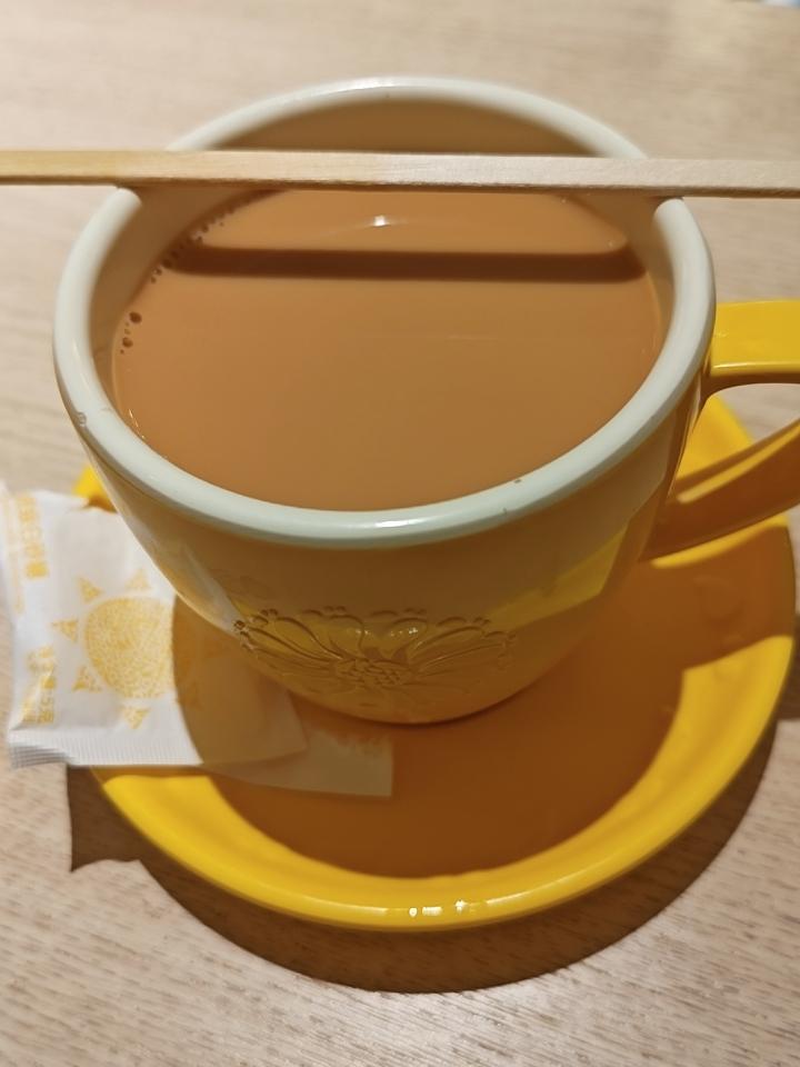 一杯奶茶燃起新的一天，不要奢望会有多少惊喜，但一定要祈祷每日平平安安！