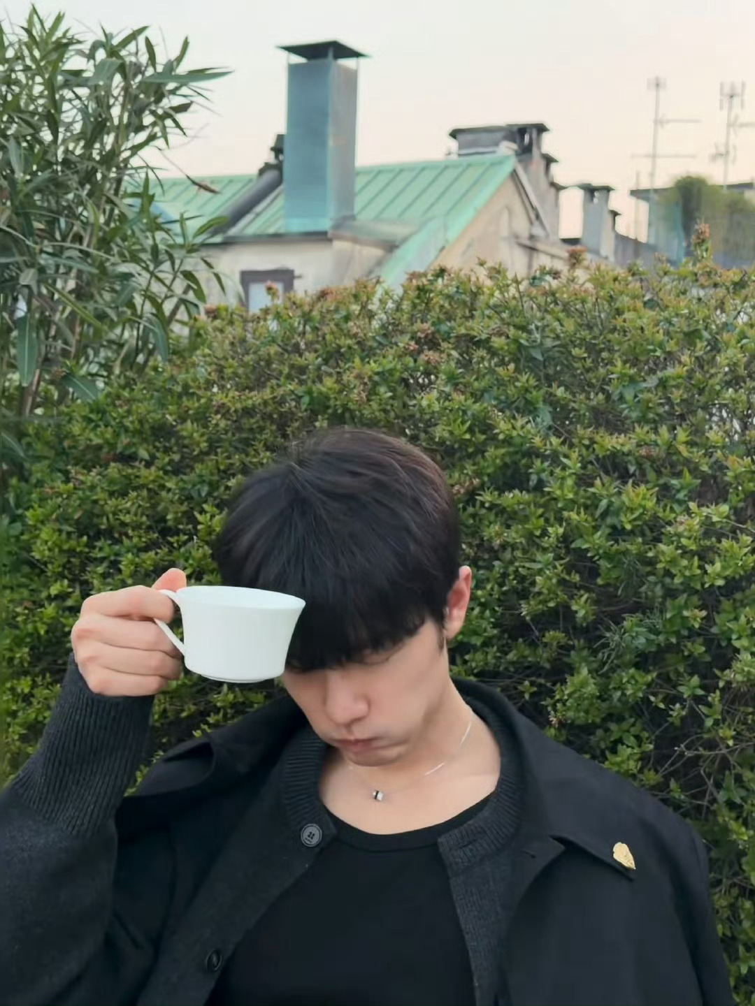 肖战米兰出场夯爆了肖战米兰下班报备这是什么男友啊！！下班还要报备！！肖战