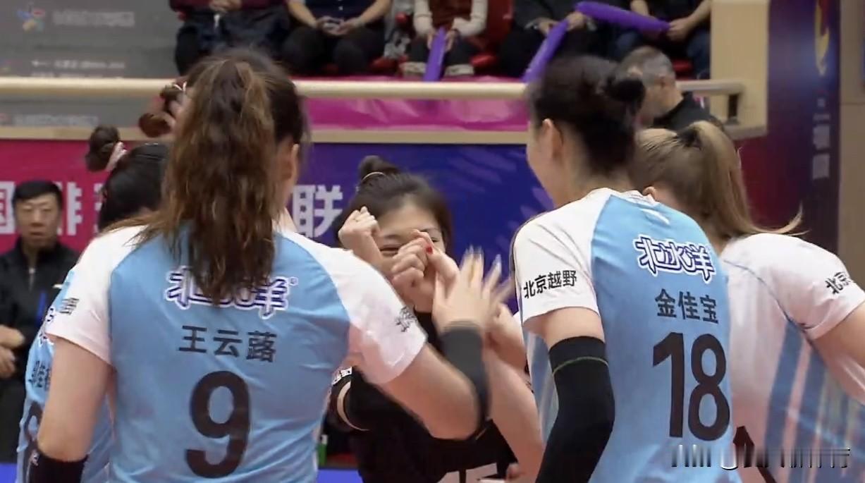 正在直播津京女排焦点大战，央视也是特意安排了天津女排VS北京女排的这场直播，北京