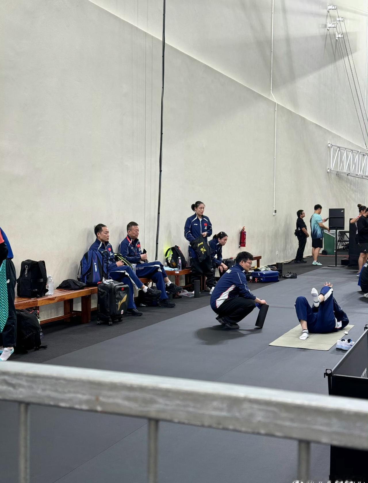 马琳邱贻可一起指导孙颖莎哟。这词条[无聊]在这呢在这呢 ​​​