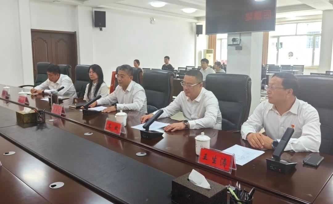 多方聚力驰援清原携手重建家园 抚顺隆烨化工有限公司倾情支援我县灾后重建工。7月2