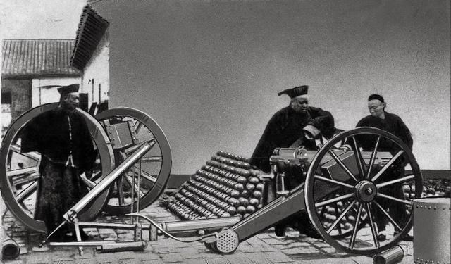 李鸿章这步棋，真是搬起石头砸了自己脚。
1863年，太平天国运动已经撑不住了，清