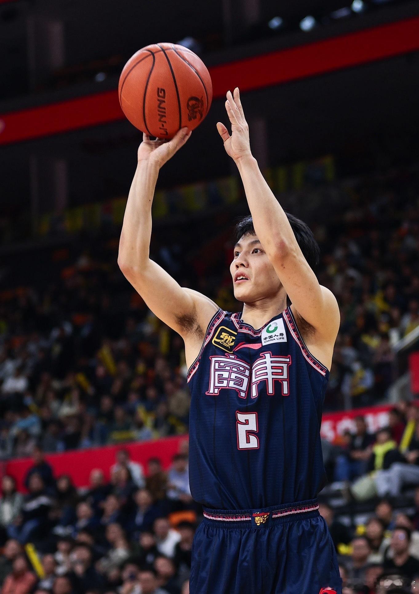 赛后，广东男篮主帅杜锋接受了记者采访。他说道：“徐杰￼已经去医院拍片子了，他受伤