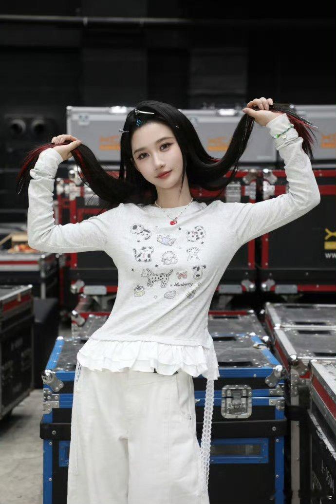 网传何宣林倒数第三何宣林一公舞台真的超惊艳，唱跳全能，北电老师实力不是盖的。结果