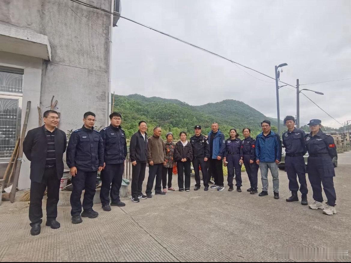 台州全城搜救走失老人后续藏着暖心故事天台桃源谷村民连夜搜救走失异乡老人，助其平安