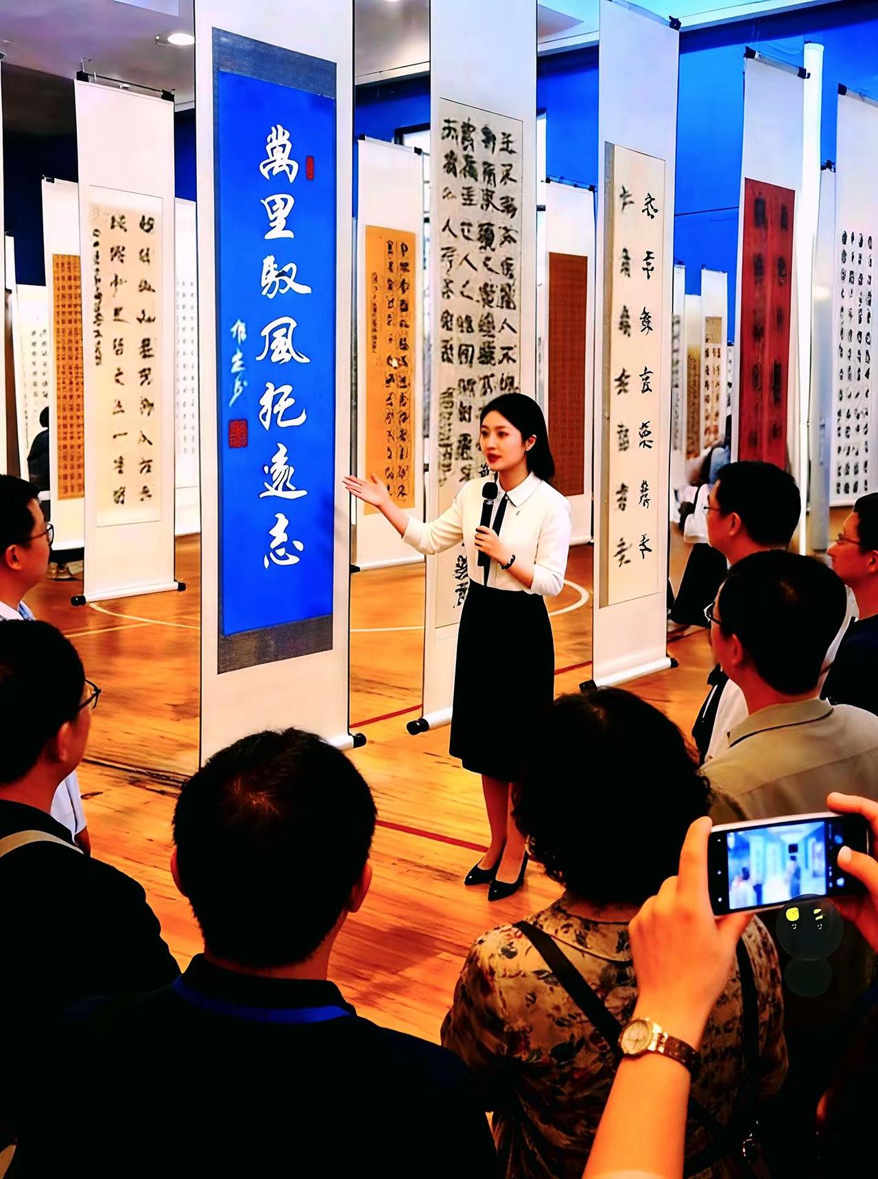书法展现场 弘扬正能量 书法特色展