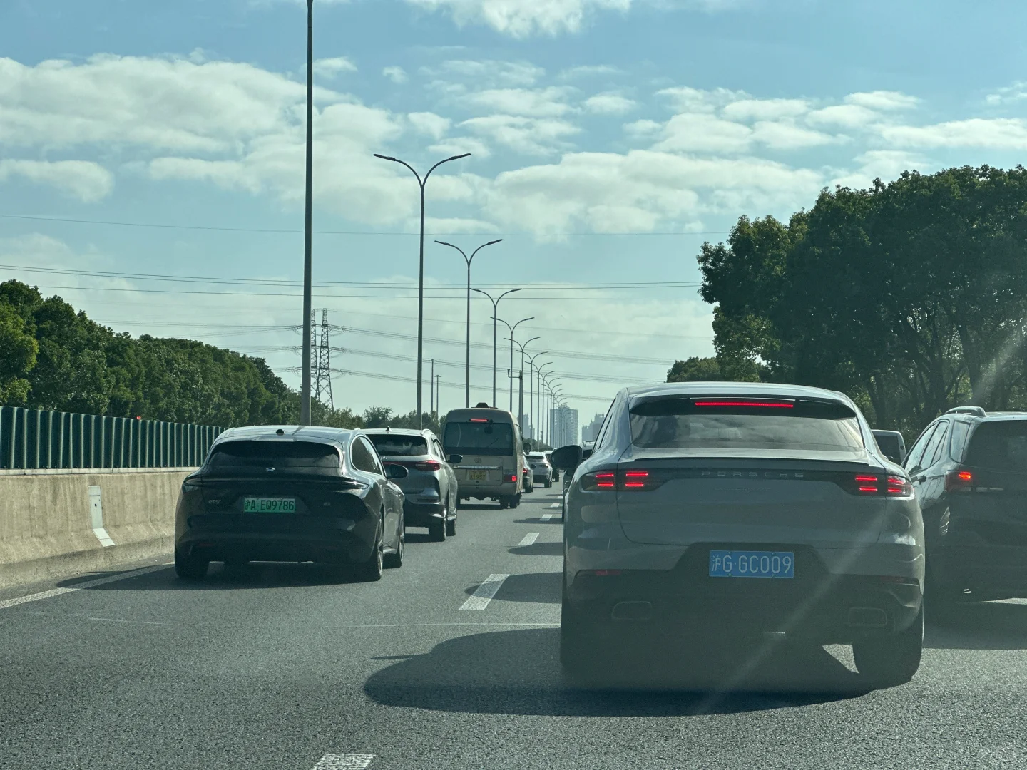 现在的新势力全部都流着保时捷的血脉