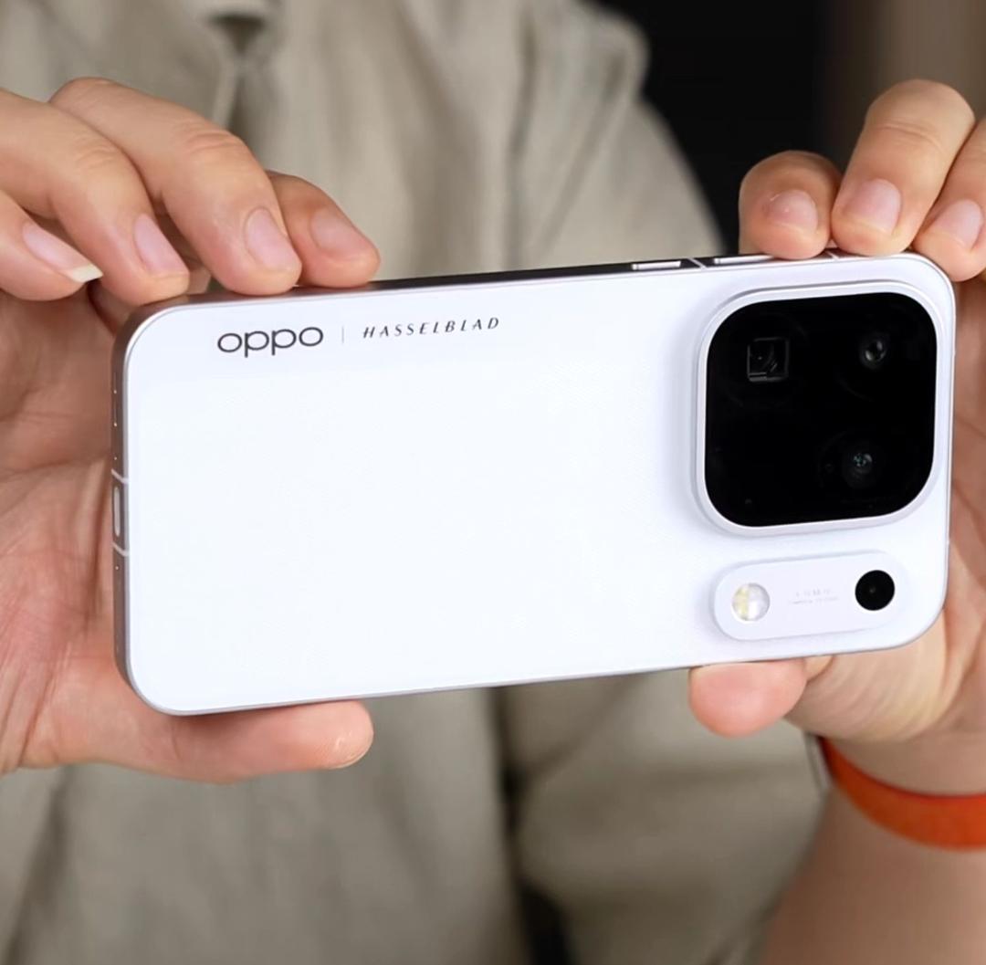 OPPO Find X10Pro Max这设计属于是越看越好看，大方简约有质感，