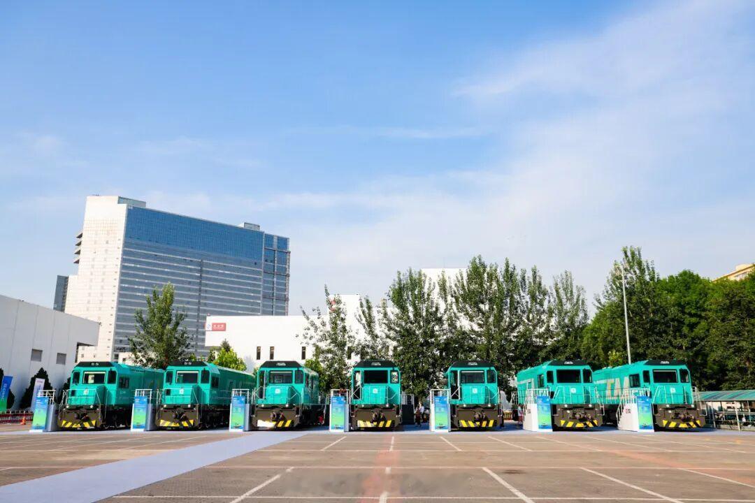 国铁头条【一重、中石化镇海石化新能源机车采购项目】近日，中国一重集团和中石化宁波