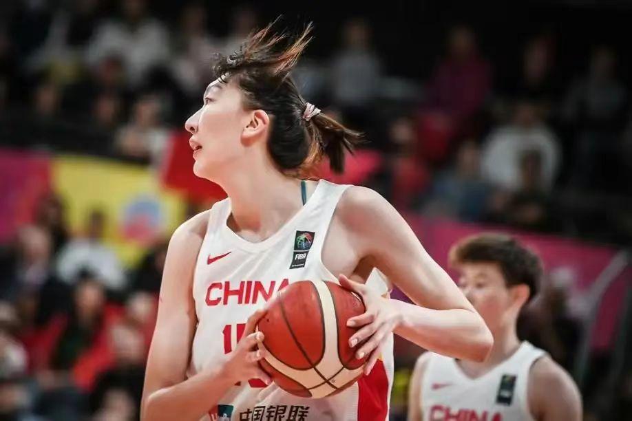 中国女篮版扑克牌
大王：韩旭（四川）
小王：李梦（四川）
4个2：李月汝（土耳其