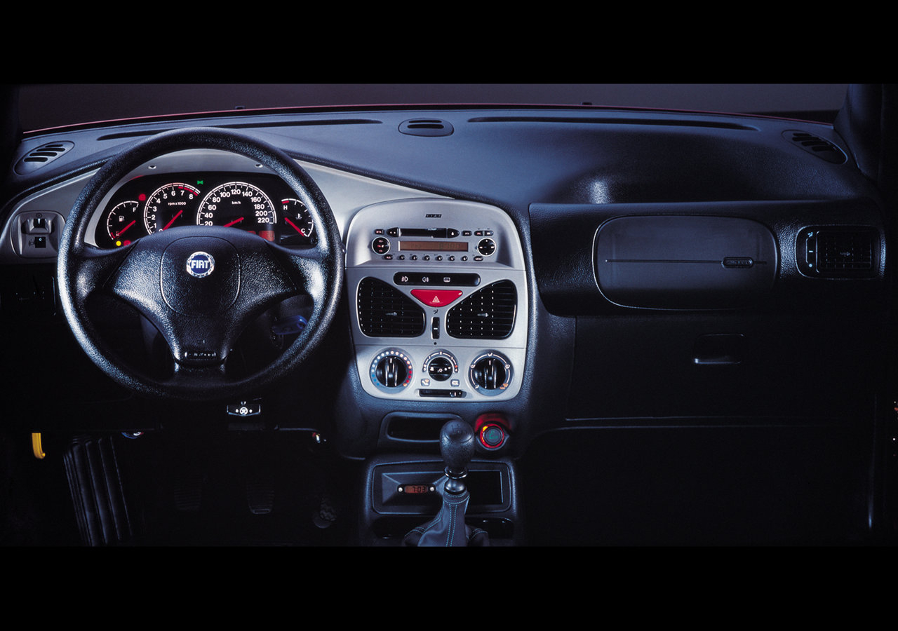 菲亚特  2002 Fiat Albea ，乔治亚罗Italdesign设计，基