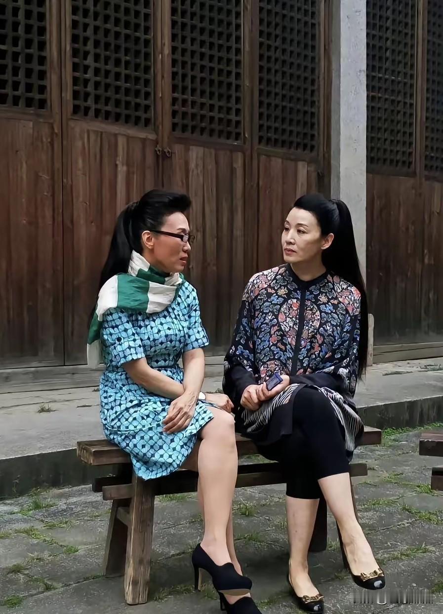 两位戏曲名家风韵犹存，谁最具严凤英大师的神韵呢？