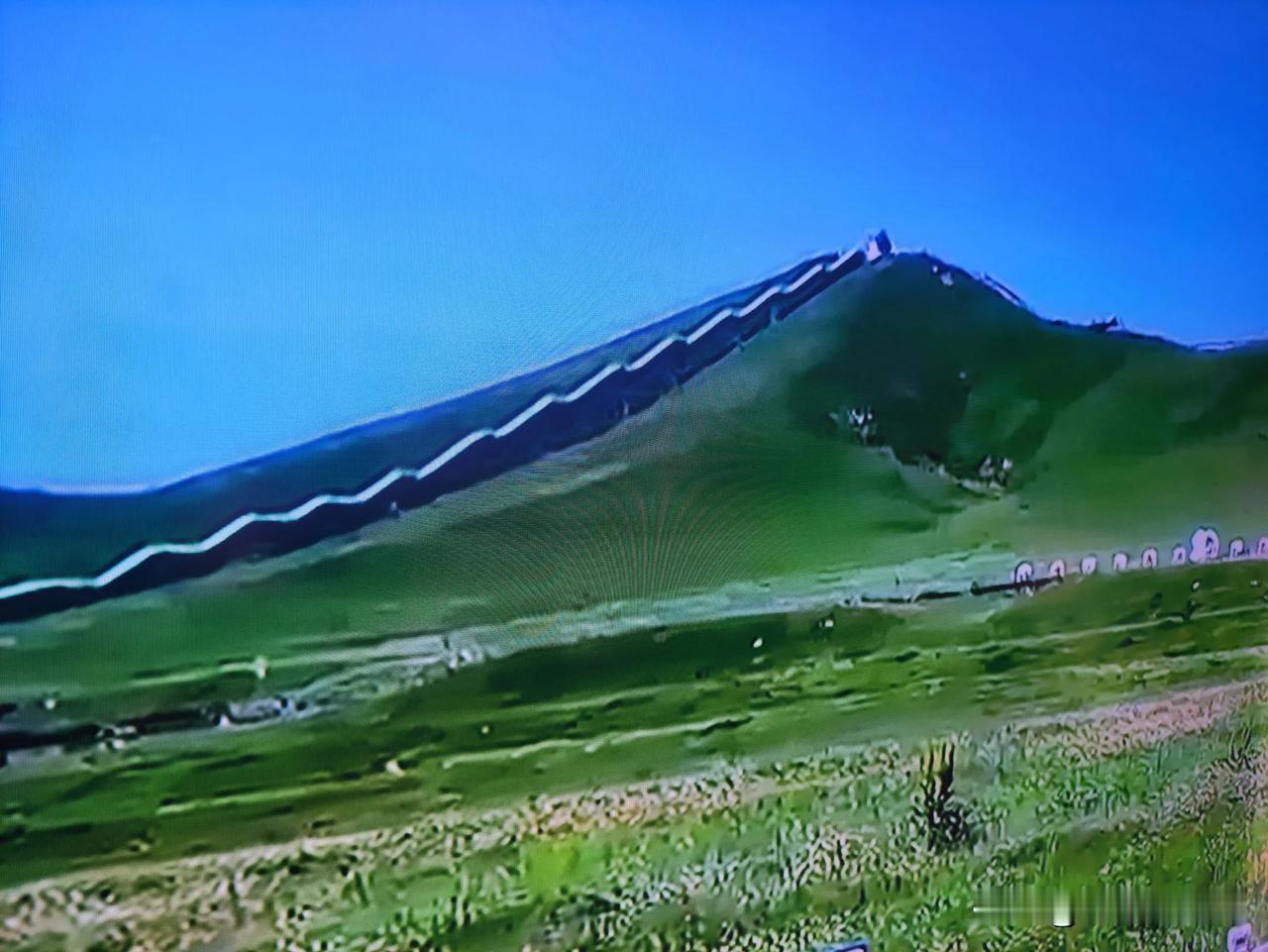 上联：风风雨雨岁岁年年寻寻觅觅江湖漫漫谁同道？
下联等你来对哟！
“大自然的鬼斧