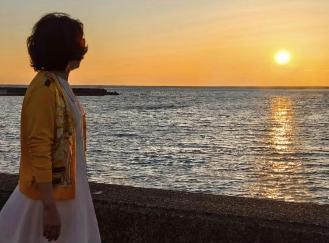 杜华先生，北京人，国家一级美术师，享受国务院政府特殊津贴。中国艺术研究院研究员，