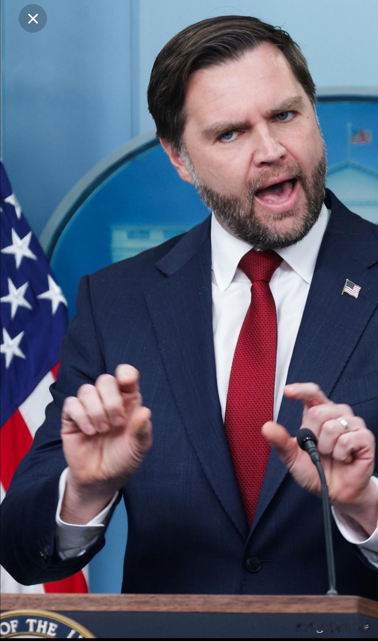 美副总统算是敢于担当吧。万斯出面发声说，在明尼阿波利斯市被移民局警察枪杀的妇女，