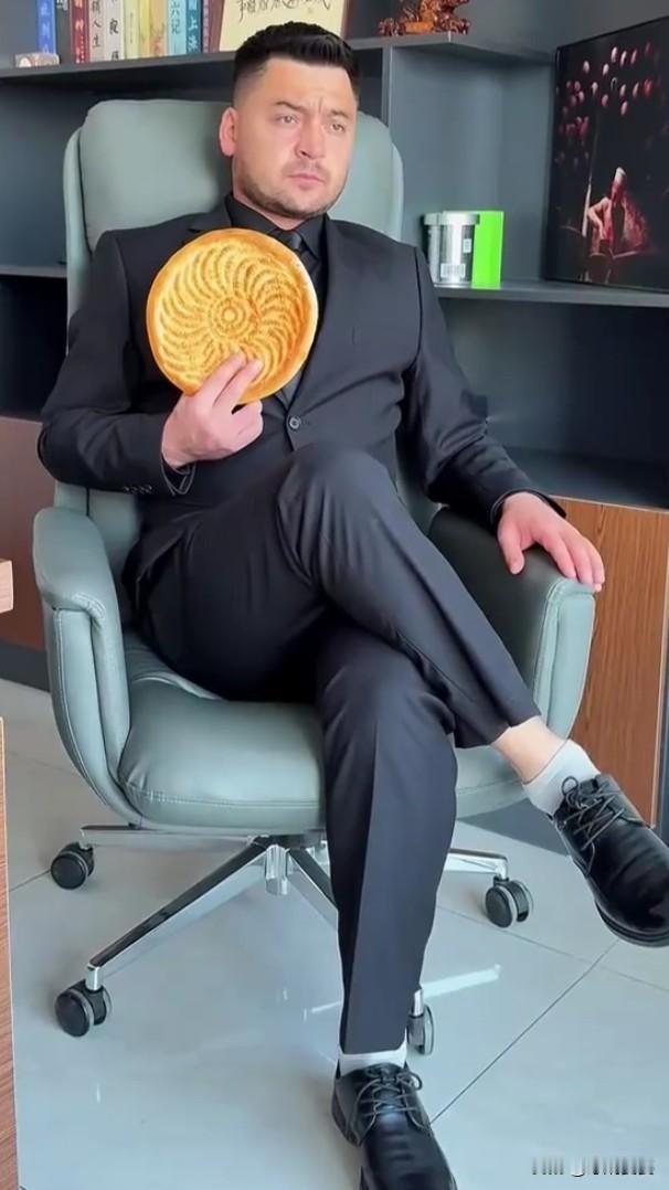 一个总统斯基，一个打囊斯基，你俩是不是亲戚了……