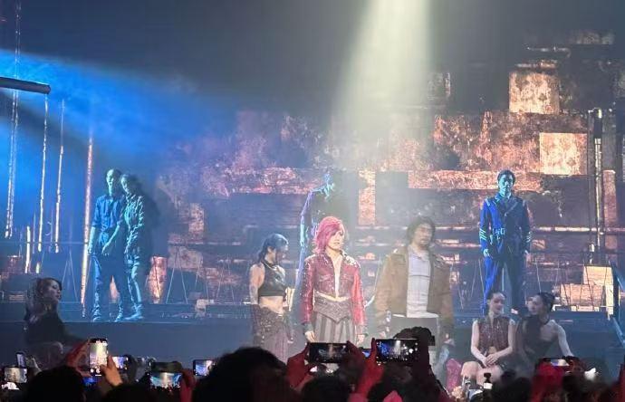 离金克丝只有一米是怎样的体验 以前只能在想象中描绘离金克丝一米时的场景，现在这个