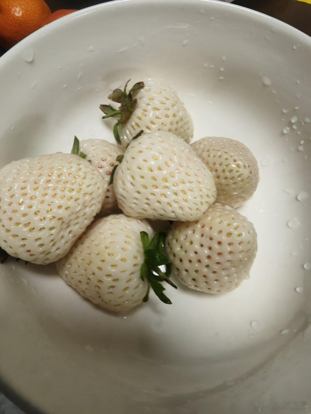 白草莓，死贵还难吃