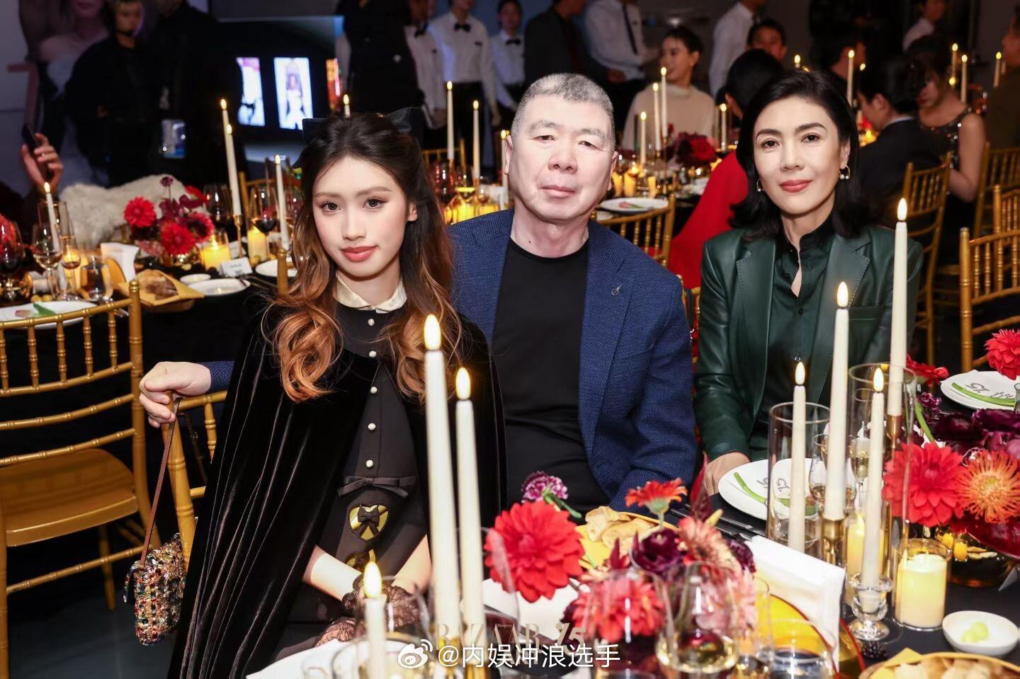 冯小刚带女儿徐朵出席芭莎活动冯小刚带女儿出席芭莎活动 冯小刚带女儿出席芭莎活动 