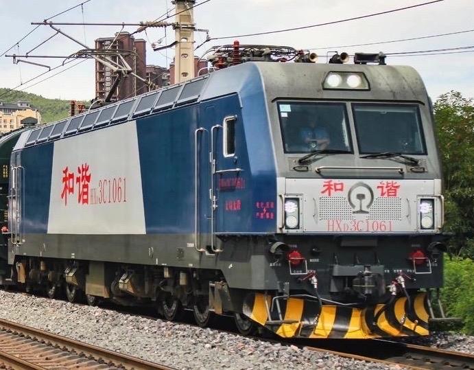 图一，HXD3C型电力机车，首台量产机车大连机车厂2010年下线。

图二，CD