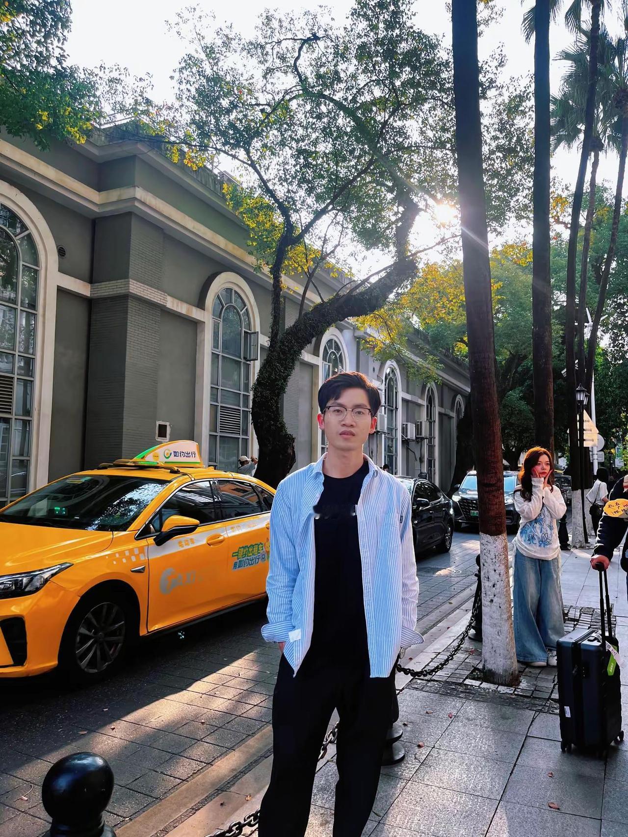 自古逢秋悲寂寥我言秋日胜春朝