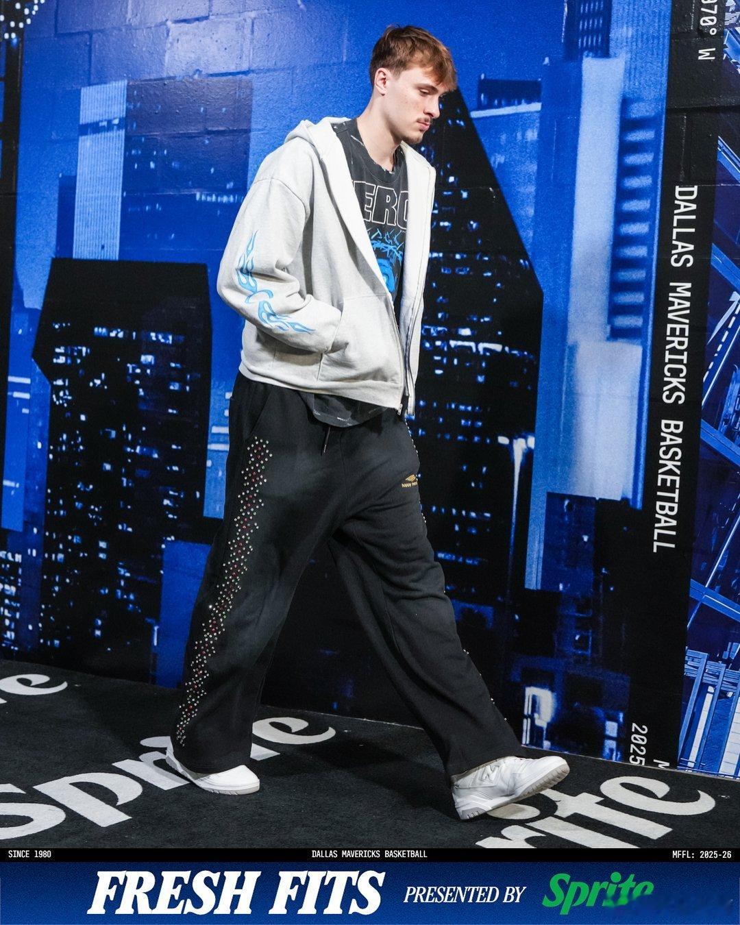 MFFL 对阵凯尔特人的首发阵容出炉。马绍尔、克里斯蒂、弗拉格、马丁、加福德。2